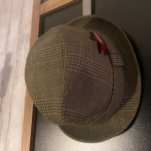 Vintage Larchmont Men's Plaid Derby Fedora Hat w Feather Detail